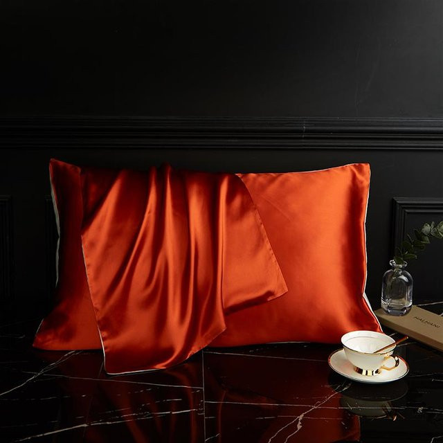 Natürlicher Maulbeerseide Kissenbezug in Orange mit atmungsaktiver Lyocell-Rückseite, B/H: 48 x 74 cm - Bild 1