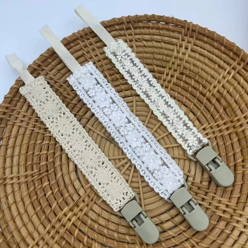 Baby Schnuller Kette in Beige aus Kunststoff mit Tuch und Beißring - Bild 2