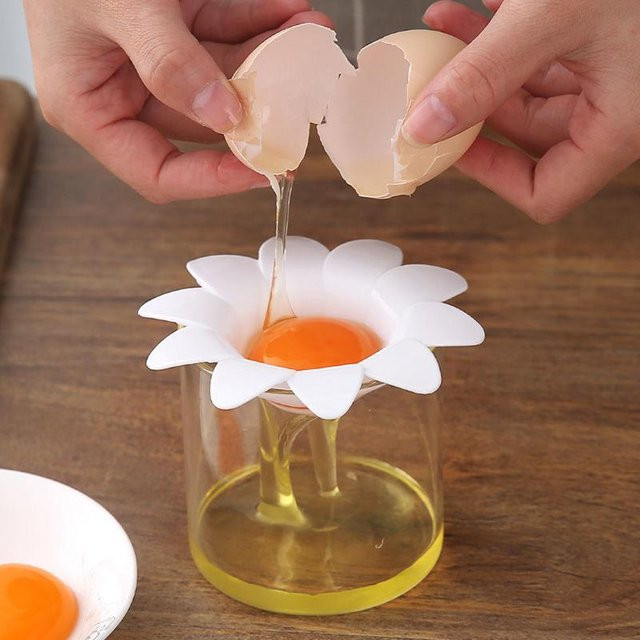 Eiertrenner mit Blumendesign von DHDH in Weiß aus Silikon und Kunststoff - Bild 1