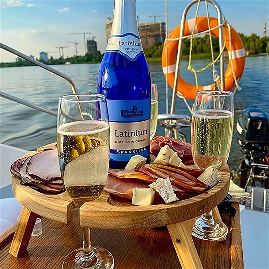 Runder Klapp-Picknicktisch von MOONBIFFY aus Holz mit Glashalter und Weinregal in Braun für den Außenbereich - Bild 2