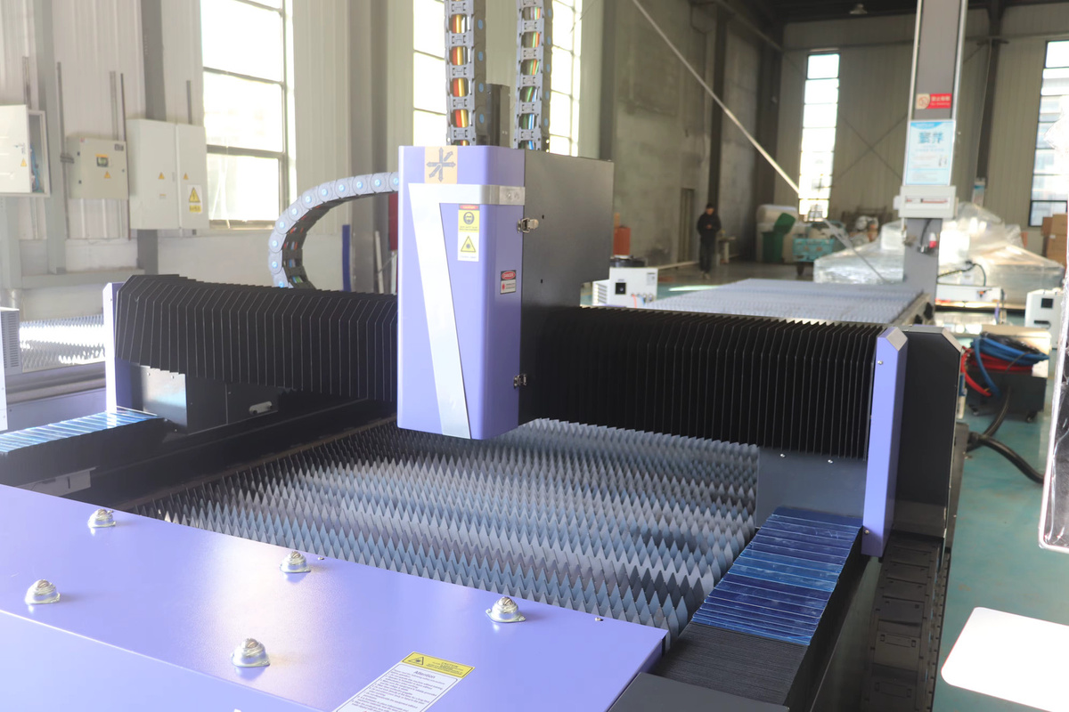 ACCTEK CNC-Faserlaserschneidemaschine mit 3000 W zum Schneiden von Metallstahlblechplatten - Bild 3