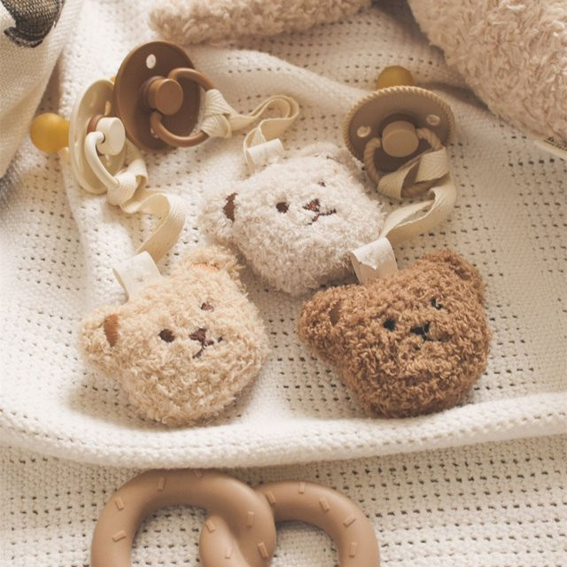 Plüsch Teddy Bär mit Mond als Schnullerhalter und Anhänger für Babys in Beige und Multicolour - Bild 1