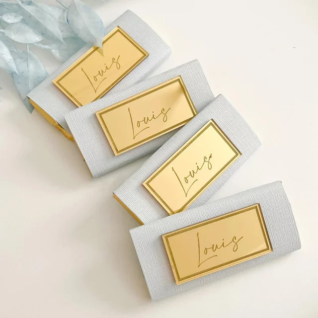 Personalisierte gravierte Gästeplatzkarten aus Holz in Gold für Hochzeit, Geburtstag oder Taufe - Bild 1