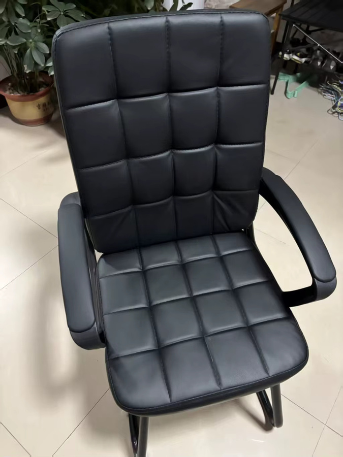 Ergonomischer Chef-Bürostuhl von MOYU mit hoher Rückenlehne, Lordosenstütze und Latex-Sitzkissen aus PU-Leder in Schwarz oder Weiß - Bild 3