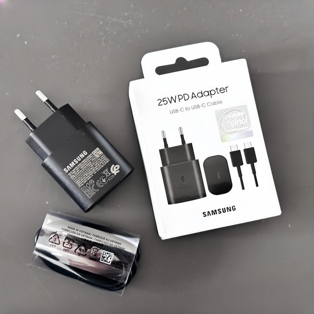 Samsung 25W USB-C Ladegerät Netzadapter in Schwarz für Galaxy S24 S23 S22 S21 S20 Plus Note 20 und A-Serie sowie Z Flip und Fold - Bild 1