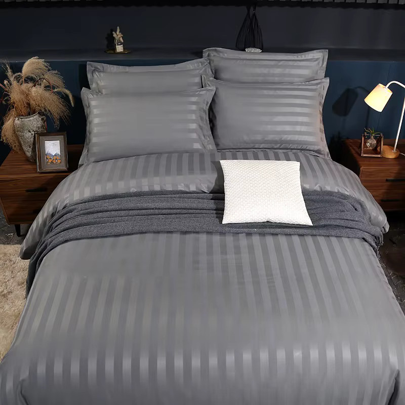 IvaRose HOME TEXTILE 4-teiliges Bettwäsche-Set aus Mikrofasern mit Damast-Streifen in Grau, bestehend aus Bettbezug, Kissenbezügen und Spannbettlaken - Bild 2