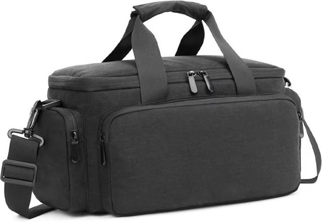 Wasserabweisende und stoßfeste Kameratasche als Schultertasche für spiegellose Kameras mit herausnehmbaren Trennwänden und Schultergurt in Schwarz - Bild 1