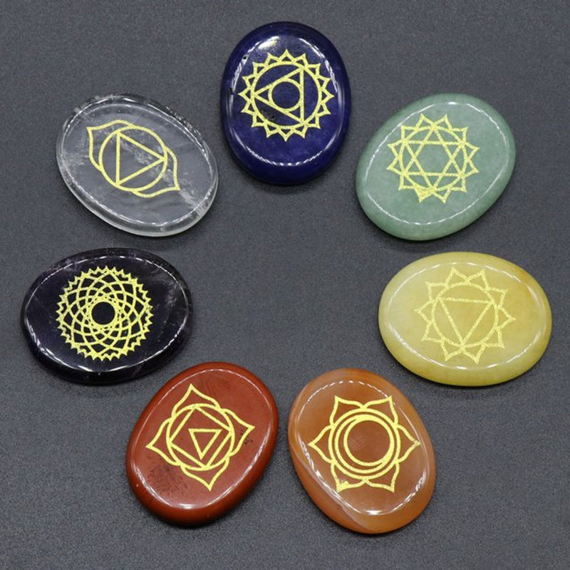 7er Set natürliche Kristallstein Ornamente in ovaler Form für Sieben Chakren Yoga und Heilenergie, mehrfarbig, B/T/H: 28 x 22 x 0,5 cm - Bild 1