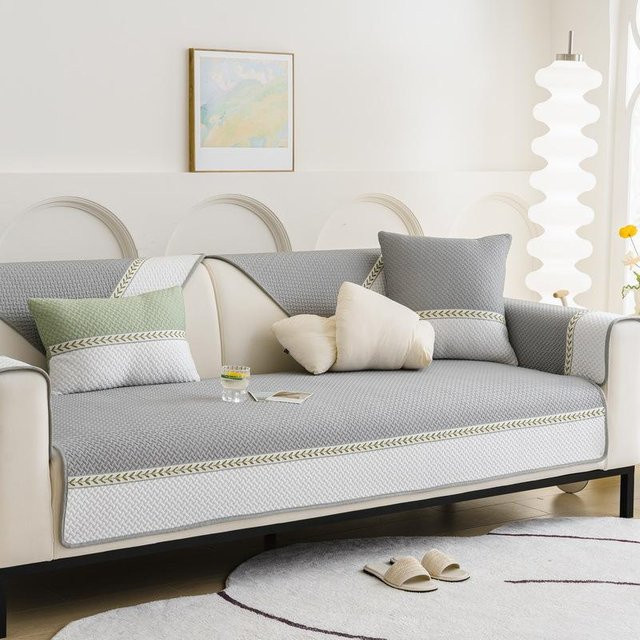 Kühlendes Sommer Couchkissen aus Seide in Grau, B/B: 70 x 70 cm - Bild 1