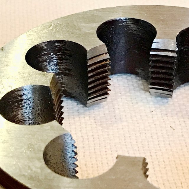 9Sicr Made Linkshänder-Handmatrizen für Gewinde aus Eisen, Aluminium, Kupfer und Metall in Silber - Bild 1