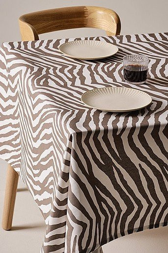 SIMBA Tischdecke mit Grafikdesign in Braun und Multicolour, wasserabweisend und abwischbar - Bild 1