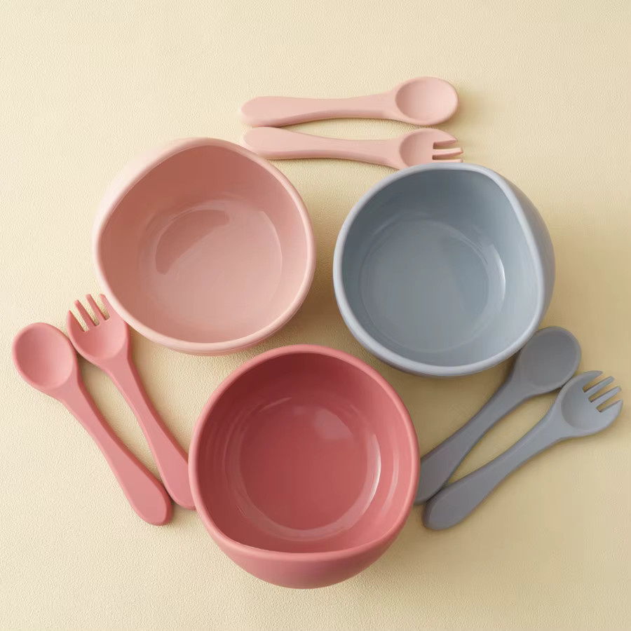 3er Set Baby Silikon Sauggeschirr mit Löffel und Gabel in Pink, ergonomisches Trainingsset für Kinder - Bild 2
