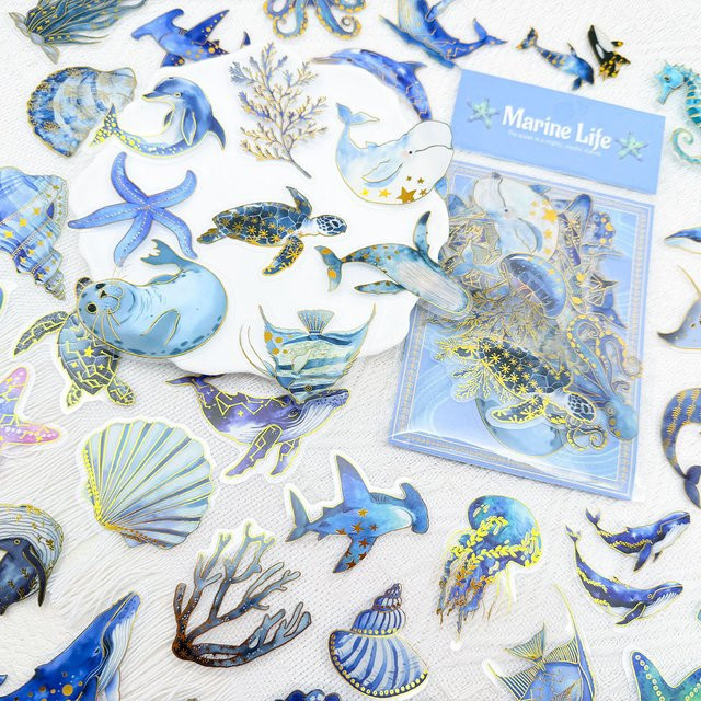 50 Stück Marine Organismus PET Aufkleber in Gold mit Fisch und Muschel Motiven für DIY Dekorationen - Bild 1