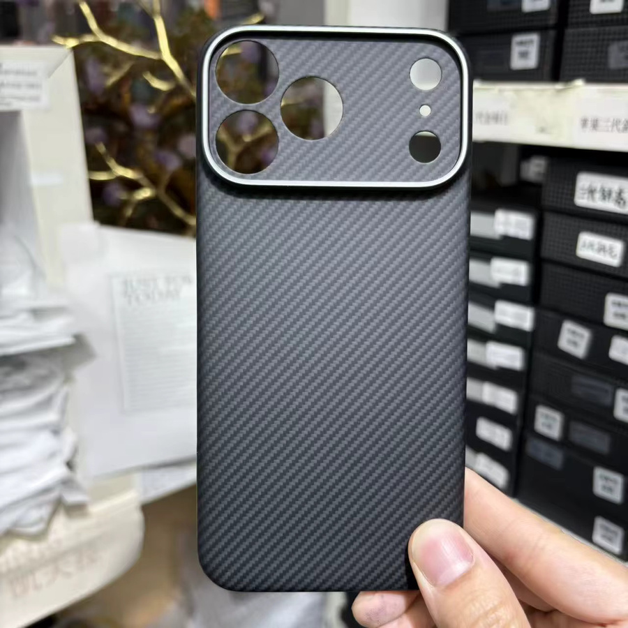 Magnetische Kevlar-Aramidfaser Schutzhülle für iPhone 17 Pro Max und iPhone 17 Pro mit MagSafe und Metall-Kameralinsen-Schutzrahmen in Schwarz - Bild 2