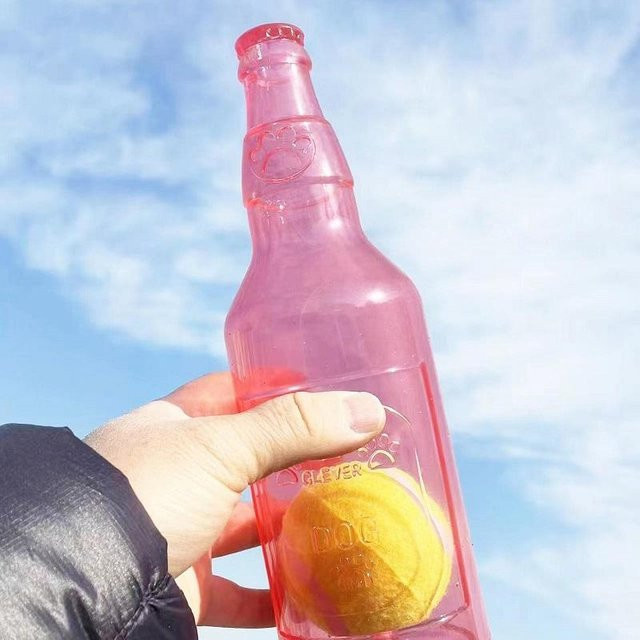 NATAWA Kauspielzeug Bierflasche mit Tennisball, TPR, quietschend, rot - Bild 1