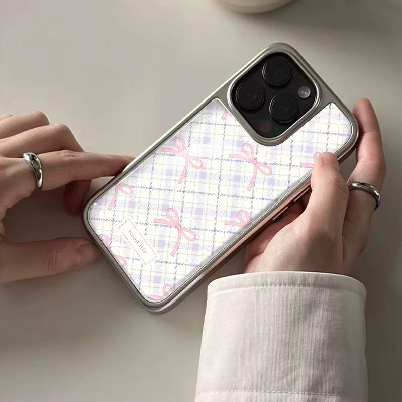 DecoPhone Stoßfeste Handyhülle im koreanischen Stil für iPhone 17 und iPhone 16 mit rosafarbener Hydrogel-Rückplatte, Rautenmuster und silbernem Rand - Bild 4