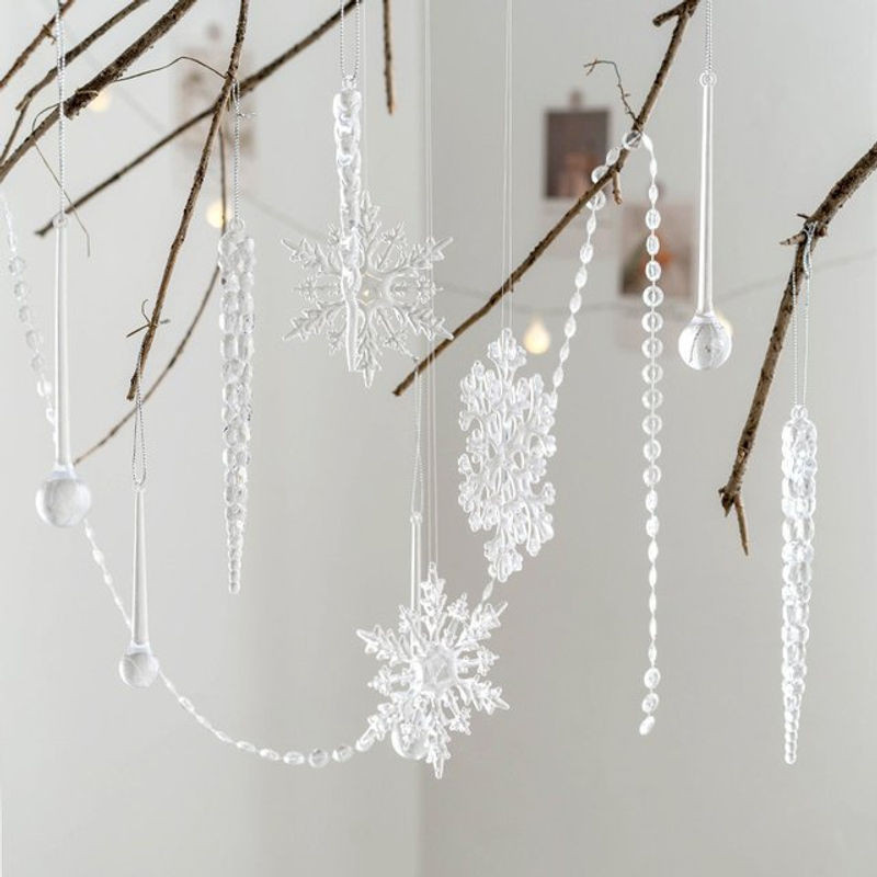 6er Set transparente Weihnachtsbaum Dekoration aus Acryl mit Eiszapfen und Schneeflocken als Hängeornamente - Bild 1