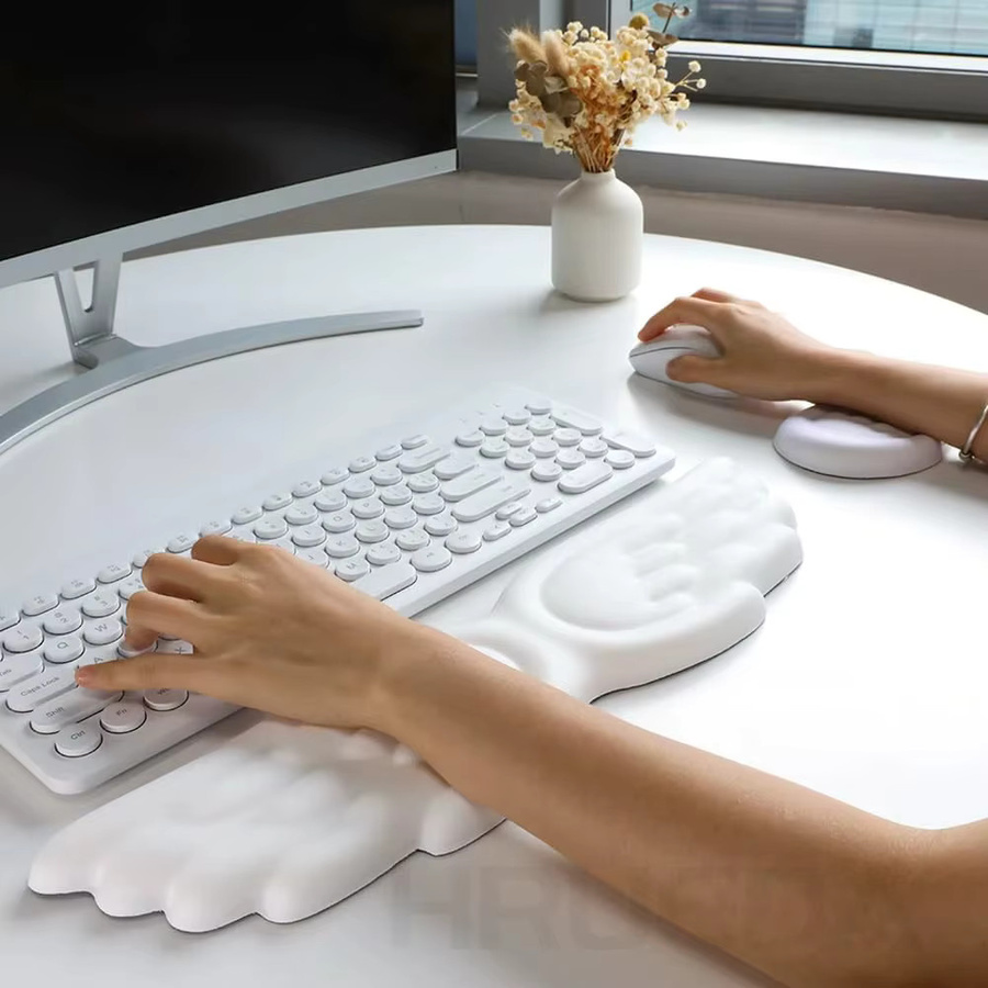 HRUEDA Tastatur-Maus-Handgelenkauflage Set mit Engelsflügel-Design aus Memory-Schaum in Lila und Weiß, ergonomisch und rutschfest für Computer und Laptop - Bild 2