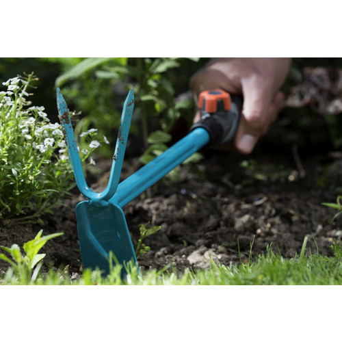 Gardena Combisystem Kleinhäckchen mit geradem Blatt und 2 Zinken in Schwarz/Türkis - Bild 3