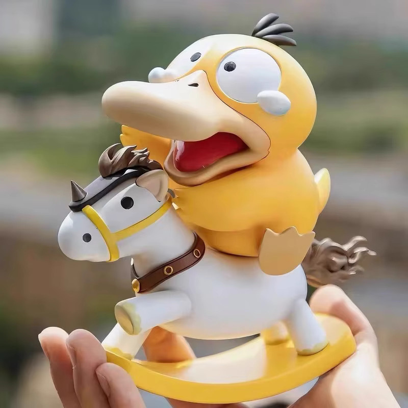 TAKARA TOMY Pokémon Psyduck Schaukelpferd Figur, Kunststoff, Gelb - Bild 3
