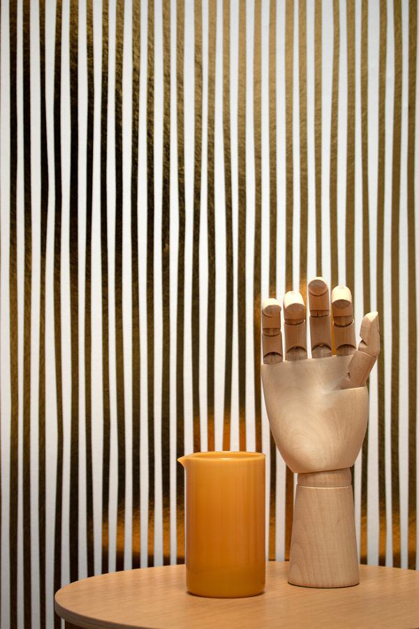 Studio Ditte Wallpaper Stripes Gold Vlies Tapete mit Streifenmuster - Bild 1