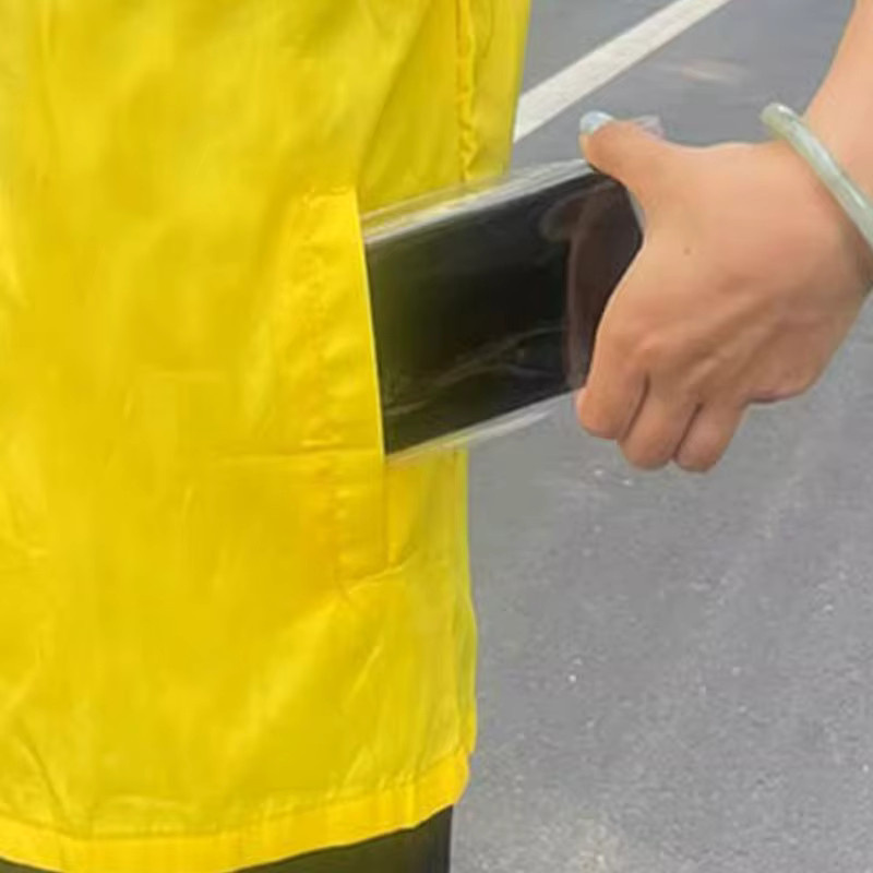 Transparente wasserdichte Handyhülle als Unterwasser-Schutztasche für iPhone 16 Pro Max, Samsung und Xiaomi mit Ladeanschluss - Bild 4