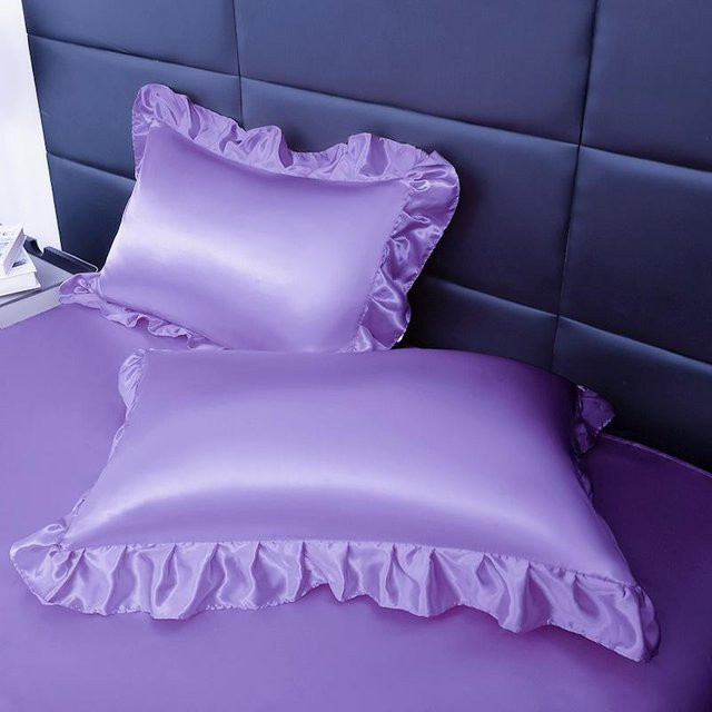 JMG Clothing Satin-Kissenbezug mit Rüschen in Lila, B/H: 50 x 66 cm - Bild 1