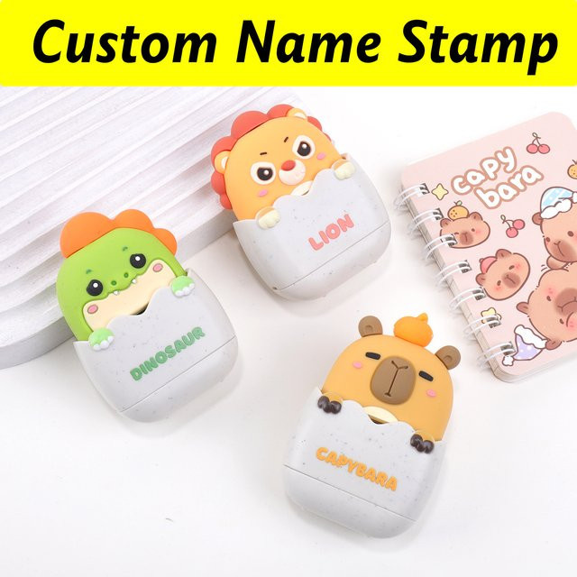 Personalisierter Namensstempel für Kinder mit niedlichem Tier Motiv, selbstfärbender und wasserfester Stempel in Mehrfarbig für den Kindergarten und Schulbedarf - Bild 1