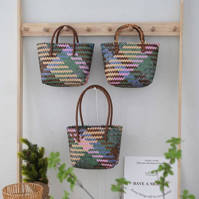 Mini gestreifte Kunststoff-Tasche aus gewebtem Material in Mehrfarbig für Snacks und Geschenke - Bild 1