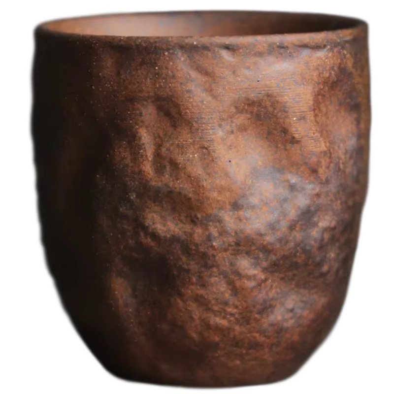 Handgefertigte Keramik-Teetasse in Braun mit Steinstruktur im Zen-Stil für die Gongfu-Teezeremonie - Bild 2