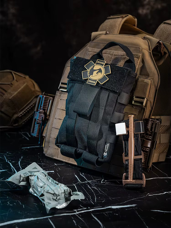 RHINO RESCUE Taktisches IFAK Erste-Hilfe-Set aus 500D Nylon in Schwarz mit Tourniquet, Brustsiegel und Verband für Notfälle im Freien - Bild 1