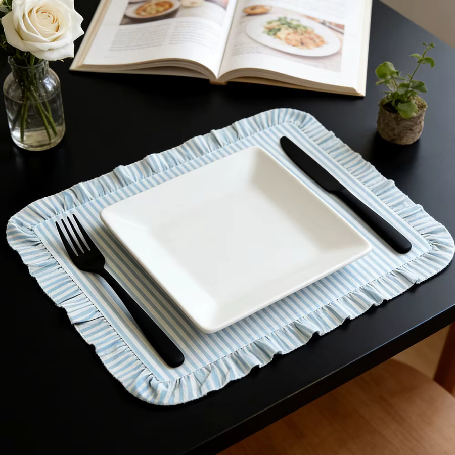 BUYNOW Tischset aus Baumwolle mit Rüschen und blau-weißem Streifenmuster, B/T: 30,48 x 40,64 cm - Bild 3