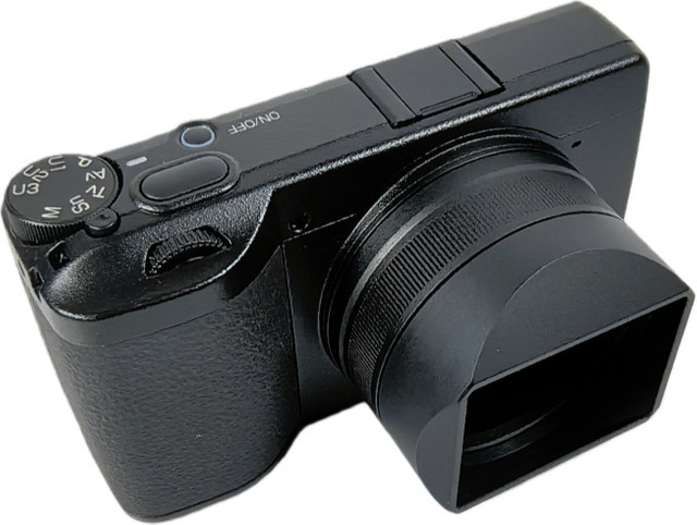 Ricoh Bajonett-Gegenlichtblende aus Metall für GR4 in Schwarz mit Filterkompatibilität - Bild 1