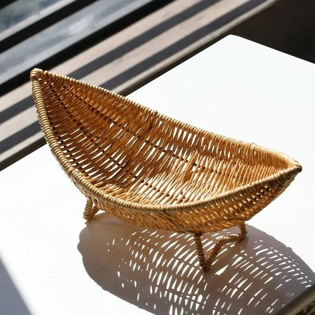 Halbmondförmige Rattan-Obstschale von Your Warm Home in Braun, gewebter Kunststoff-Korb für den Couchtisch - Bild 1