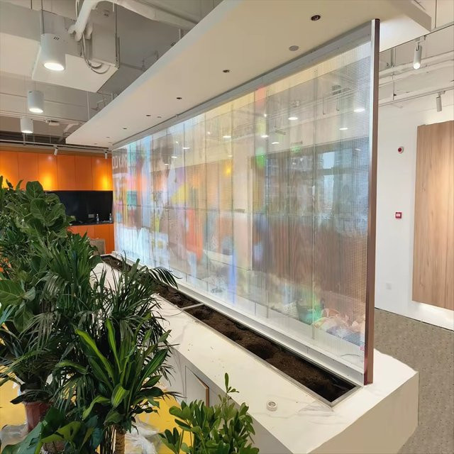 Transparenter LED-Folienbildschirm TLXT für Schaufensterglas mit 90 % Lichtdurchlässigkeit (P6 P8 P10) - Bild 1