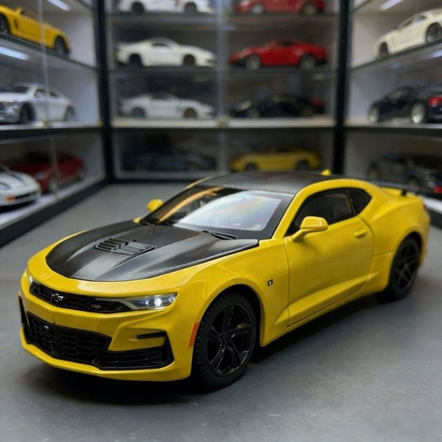 MAKEDA 2023 Camaro Sportwagen-Modell, Druckguss-Metallspielzeug, 1:24, Gelb - Bild 1