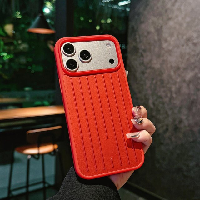 Rimowa Style Handyhülle mit 3D Wellenstreifen für iPhone 17 Pro Max 16 15 14 13 aus Aluminium-Magnesium-Legierung in Rot - Bild 1
