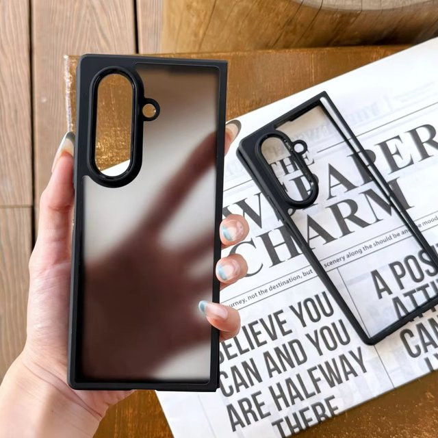 Stoßfeste Silikon-Handyhülle für Samsung Galaxy Z Fold 7, 6, 5, 4 in Transparent und Mattschwarz - Bild 1