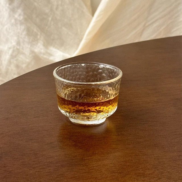 Pige Home Ice Dew Tea Tasting Cup 6er-Set aus Glas in Transparent, gehämmerte Optik, 45 ml pro Becher - Bild 1