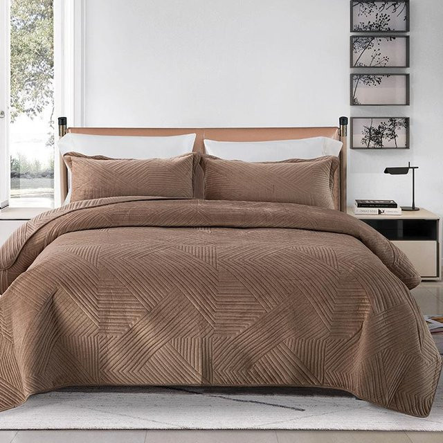 Yiran Furniture 3-teiliges Plüsch-Samt-Quilt-Set in Braun, bestickte gesteppte Tagesdecke für King-Betten, B/B/H: 240 x 250 cm - Bild 1