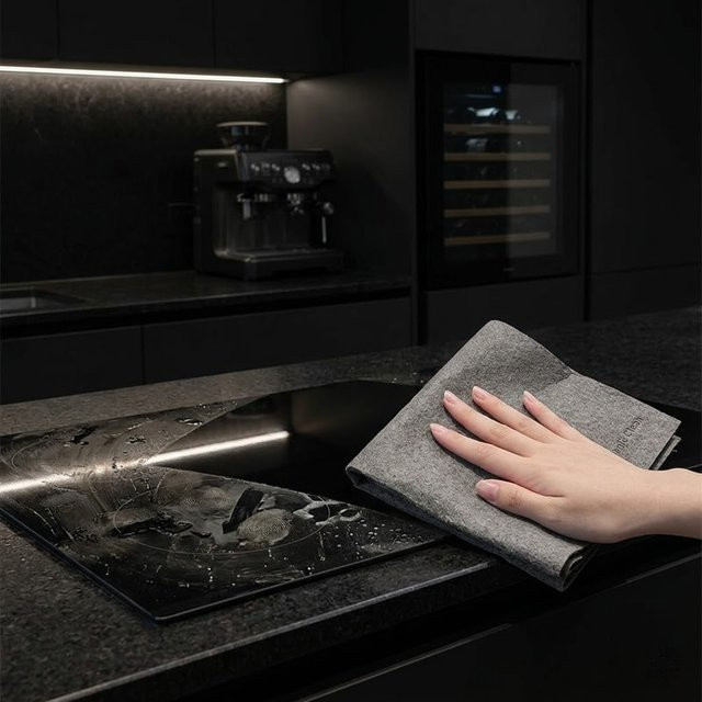 Stoff-Glastuch in Grau zur streifenfreien Reinigung von Glas und Oberflächen - Bild 1