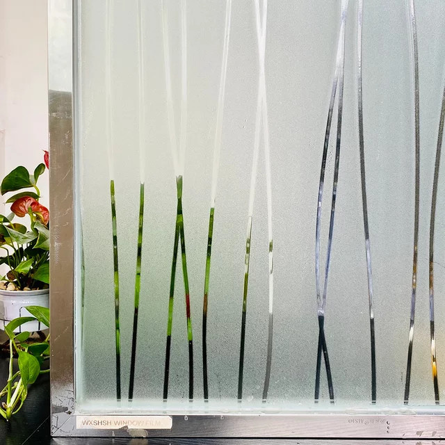 AFDB Fensterfolie Streifen Matt Weiß, Selbstklebende Glasfolie zur Privatsphäre, 2 Meter UV-Schutz Dekofolie für Glas - Bild 1