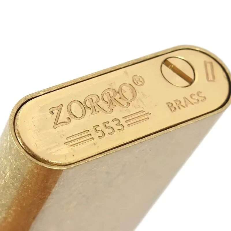 Zorro Retro Match Kerosin Feuerzeug in Gold als exquisites Zündwerkzeug für Herren - Bild 2