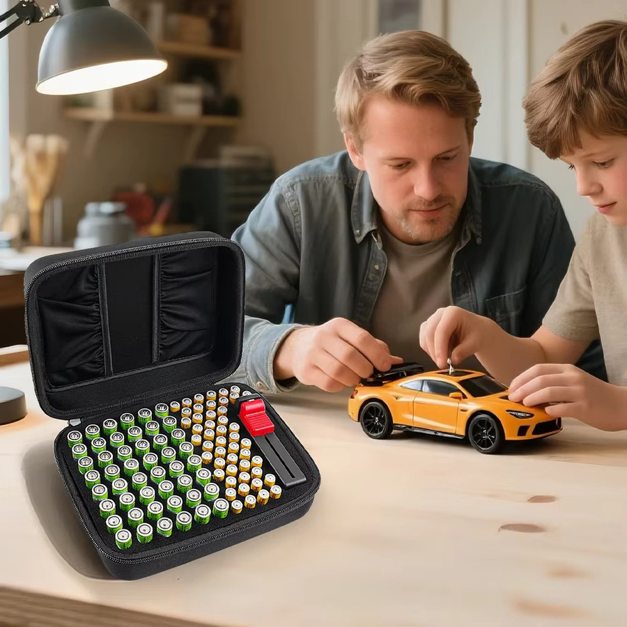 Batterie-Organizer Aufbewahrungstasche in Schwarz für insgesamt 96 Batterien (48 x AA und 48 x AAA) inklusive Batterietester und 2 Zubehörtaschen - Bild 4
