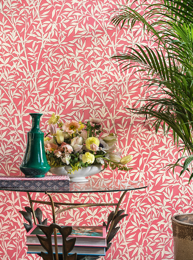 Cole & Son Tapete Bamboo Forest in Chalk on Rouge mit botanischem Naturmotiv und floralem Design in Pink - Bild 1