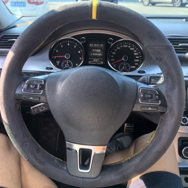 Handgenähtes Wildleder-Lenkrad in Schwarz für Volkswagen CC Passat Touareg Tiguan Explore Song Lavida Magotan zur Auto-Innenausstattung - Bild 1
