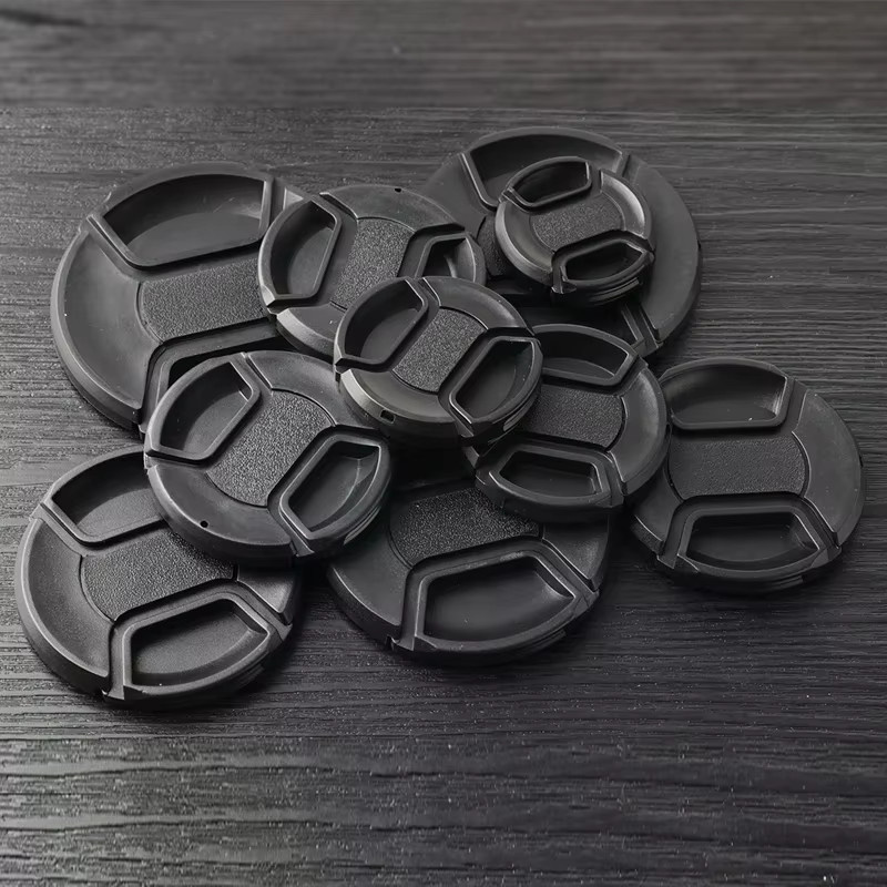 Schwarze Snap-On Front Objektivkappe für Kameras in verschiedenen Größen von 40,5mm bis 82mm - Bild 1