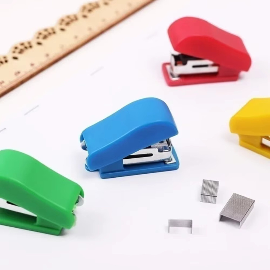 STONEGO Mini-Hefter-Set mit 50 Heftklammern in zufälliger Farbe, tragbarer Bürobedarf für A4-Papier, Höhe: 9 cm - Bild 2