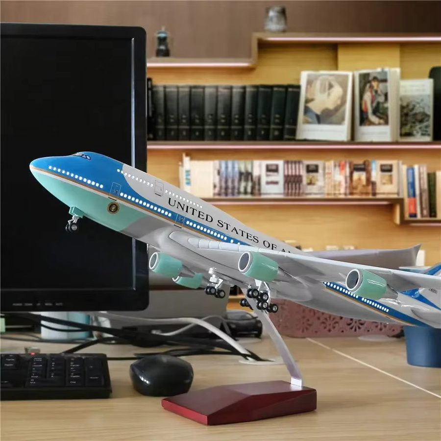 ZOCO Air Force One B747 Modellflugzeug aus Druckguss mit LED-Licht und Sound- oder Touch-Steuerung für Erwachsene - Bild 3