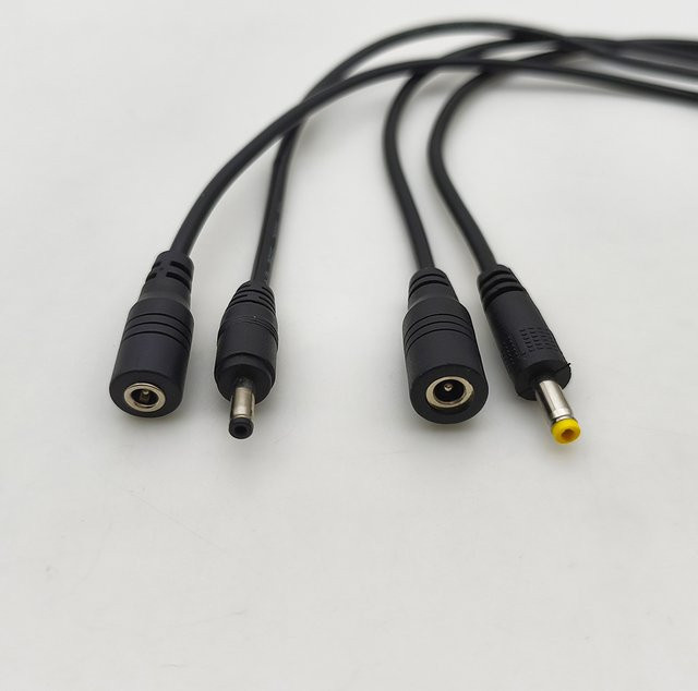 2 Stück DC-Stromkabel-Stecker-Verlängerungskabel in Schwarz für LED-Streifen und CCTV-Kameras mit 3,5 x 1,35 mm und 4,0 x 1,7 mm - Bild 1